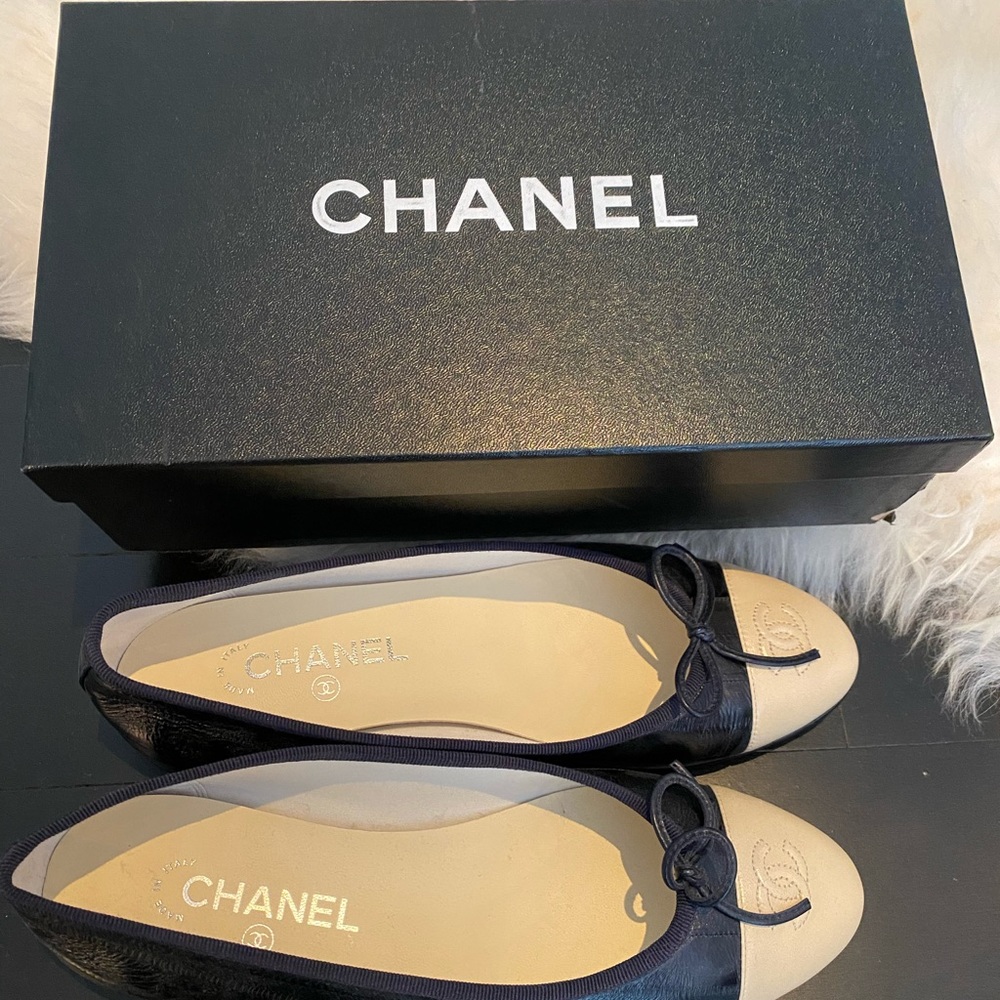 Chanel beige/black with navy trim flat 39.5
